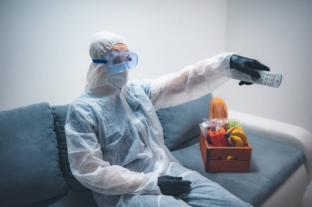 Home quarantine and isolation during the virus outbreak. - Valokuva, kuva