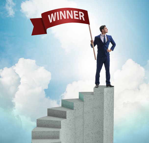Zwyciężczyni biznesu na szczycie schodów - Zdjęcie, obraz