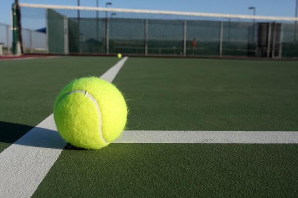 Tennispallot kentällä - Valokuva, kuva