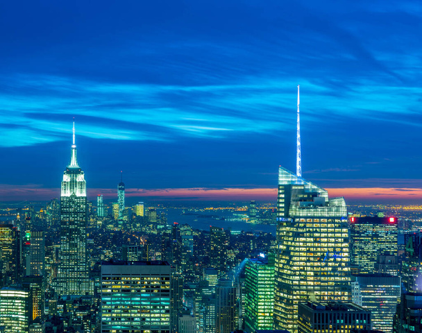 Вид на Нью - Йорк Мангеттен під час заходу сонця. - Фото, зображення