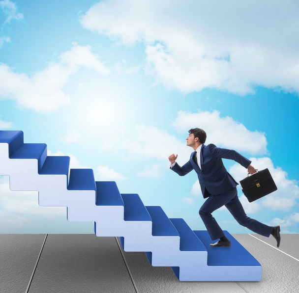 Empresário escalando escada de carreira no conceito de negócio - Foto, Imagem
