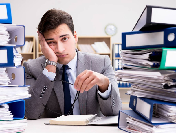 Rušný podnikatel ve stresu kvůli nadměrné práci - Fotografie, Obrázek