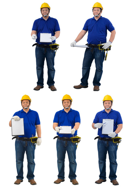 Collection Set von Bauleiter in blauem Hemd mit Schutzhandschuhen, Helm mit Werkzeuggürtel Hand hält Klemmbrett und präsentiert Empfangsformular für die Unterschrift isoliert auf weißem Hintergrund - Foto, Bild