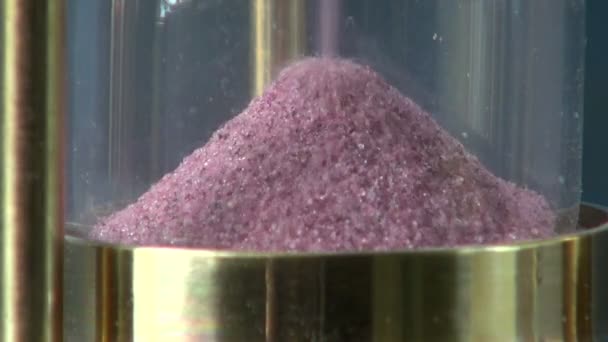 graan voor zand motion in sandglass. tijd concept - Video