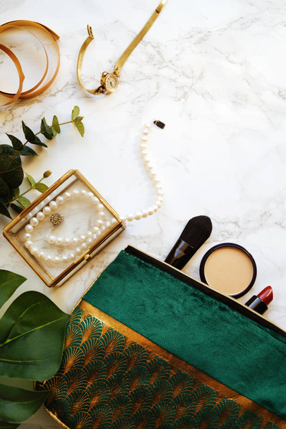 Makeup table, luxury makeup and jewelry - Zdjęcie, obraz