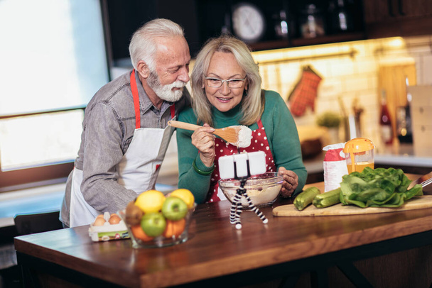 Senior couple making video call on phone in modern kitchen.Quarantine. Health concept. - Foto, Imagem