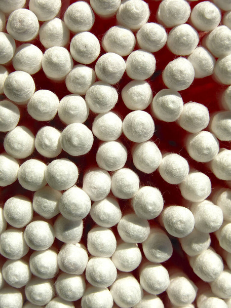 muchos hisopos de algodón juntos en una caja
 - Foto, imagen