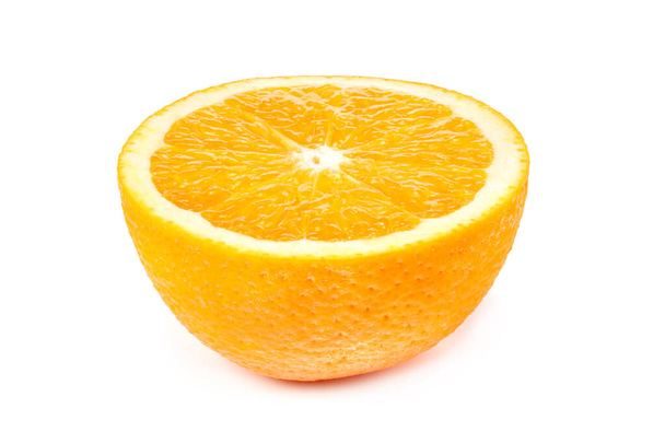 Corte de naranja aislado sobre fondo blanco
.  - Foto, Imagen