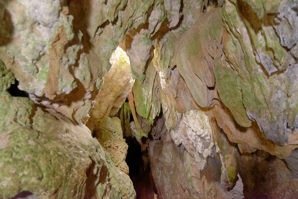 Κουέβα ντελ Ίντιο. Ινδική σπηλιά - Vinales - Κούβα. Οι Guanajatabey Amerindians, μια αυτόχθονη ομάδα ιθαγενών της περιοχής, κάποτε χρησιμοποίησαν το σπήλαιο για καταφύγιο.. - Φωτογραφία, εικόνα