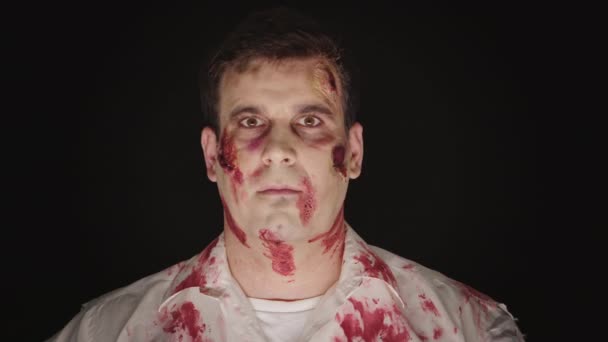 Retrato de homem caucasiano com fazer para halloween
 - Filmagem, Vídeo