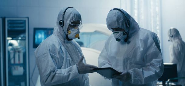Engineers discussing in clean room - Photo, Image