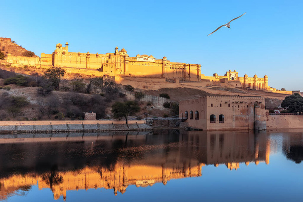 Bernstein-Fort voller Blick vom See, Jaipur, Indien. - Foto, Bild