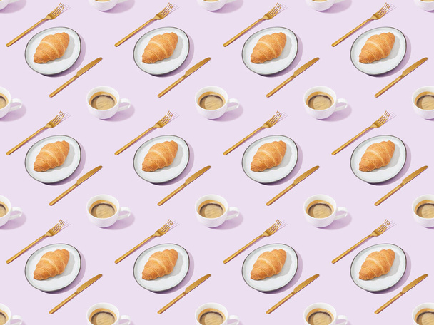 golden forks and knives, croissants and coffee on violet, seamless background pattern - Foto, Imagem