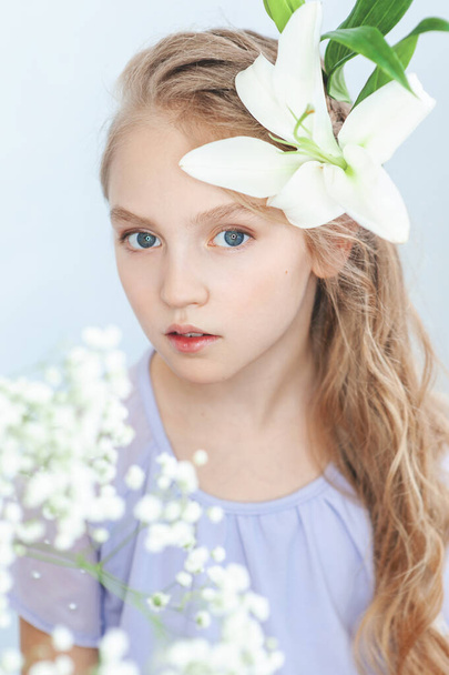 Little girl with flower hairstyle, isolated. - Foto, Imagen