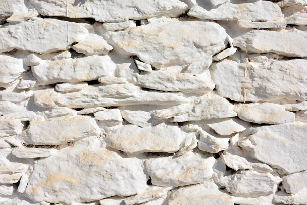 Textuur van een muur van wit geschilderde stenen in La Alpujarra, Granada, Spanje - Foto, afbeelding