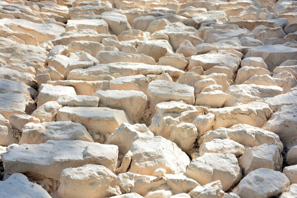 Текстура стены из белых окрашенных камней в La Alpujarra, Гранада, Испания
 - Фото, изображение