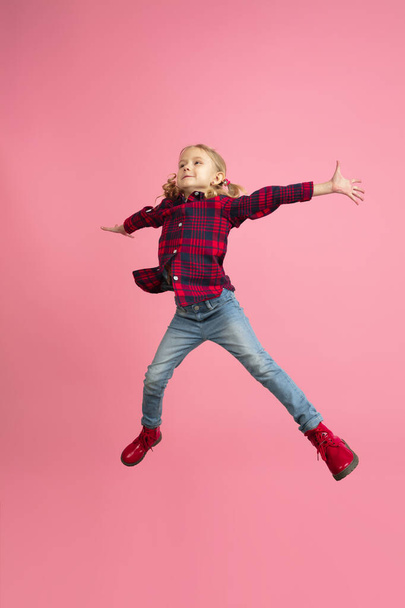 Caucasian little girls portrait on pink studio background - Valokuva, kuva