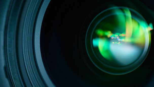 Макросъемка объектива DSLR с ярким бликом
 - Фото, изображение