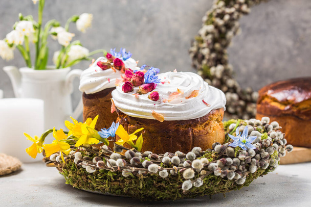 Easter Cake - Russian and Ukrainian Traditional Kulich or Brioche on a light stone background. Paska or Panettone Bread  and spring flowers - Fotoğraf, Görsel