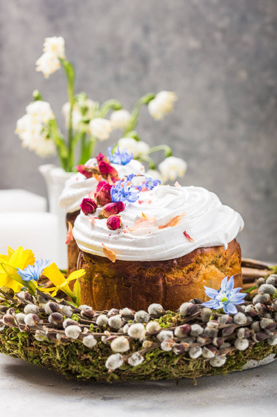 Easter Cake - Russian and Ukrainian Traditional Kulich or Brioche on a light stone background. Paska or Panettone Bread  and spring flowers - Fotoğraf, Görsel