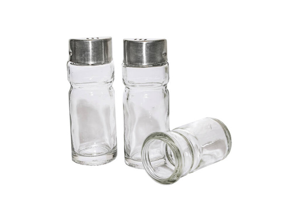Set de cocteleras de sal y pimienta aisladas sobre fondo blanco
 - Foto, imagen
