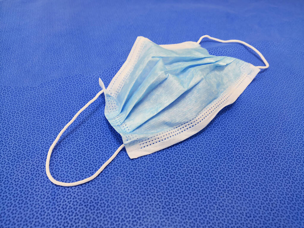 Imagem de close-up da máscara cirúrgica médica azul
 - Foto, Imagem