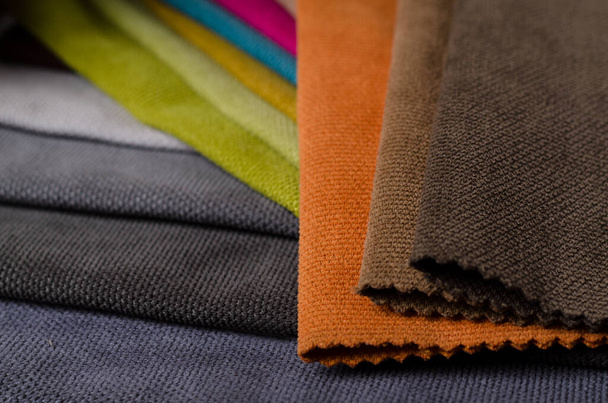 Коричневий, бежевий і сірий кольори велюр текстильних зразків. Текстура тканини фону - Фото, зображення