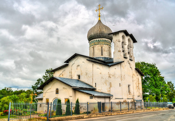 Pedro y Pablo Iglesia Ortodoxa en Pskov, Rusia
 - Foto, imagen