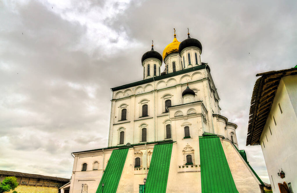ロシアのプスコフ・クレムリンの三位一体大聖堂 - 写真・画像