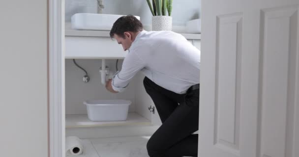Man At Home Mopping Up Water From Leaking Pipe in Bathroom - Séquence, vidéo
