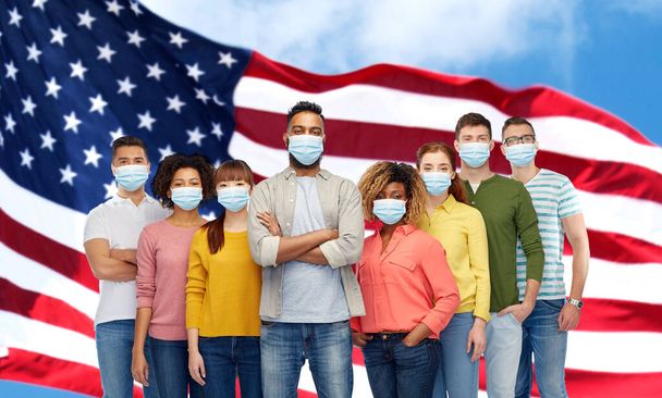 personnes dans des masques médicaux pour la protection contre le virus
 - Photo, image