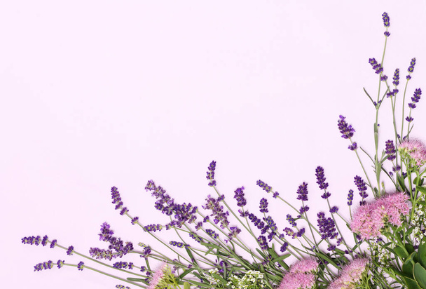 Beautiful frame of lavender flowers on violet background - Фото, зображення