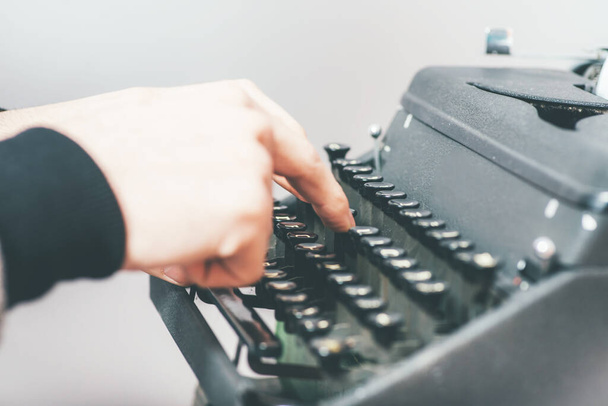 handsome journalist writing with typewriter - Foto, imagen