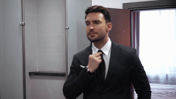 focus pull of businessman looking at mirror in bathroom - Footage, Video