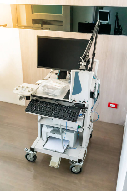 El sistema electrodiagnóstico utilizado para medir la función nerviosa y muscular y también puede proporcionar monitoreo intraoperatorio para el quirófano
. - Foto, Imagen