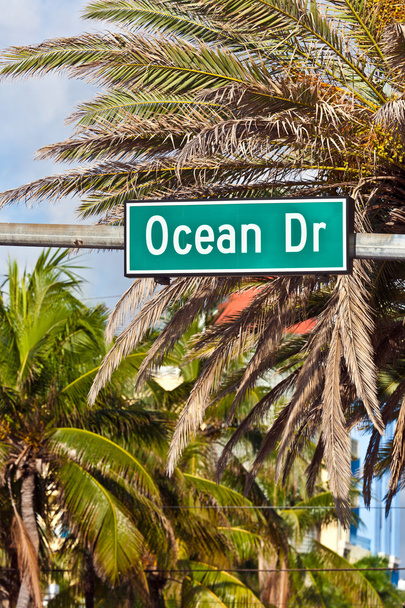 Ocean drive sign in South Beach, the famous art deco street in M
 - Фото, изображение