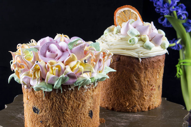 Various Spring Easter cakes with white icing and sugar decor on the table decorated in rustic style - Fotó, kép