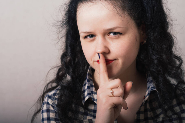 young woman making silence gesture, shhh!! - Foto, Imagen