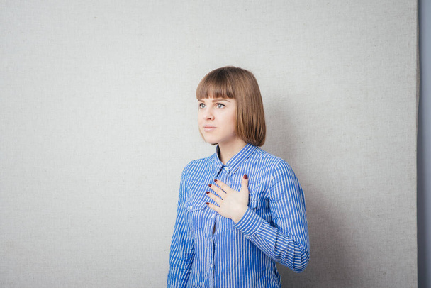 рука прижата к сердцу - жест руки изолирован
 - Фото, изображение