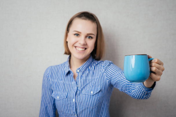 woman coffee cup hold. - Φωτογραφία, εικόνα