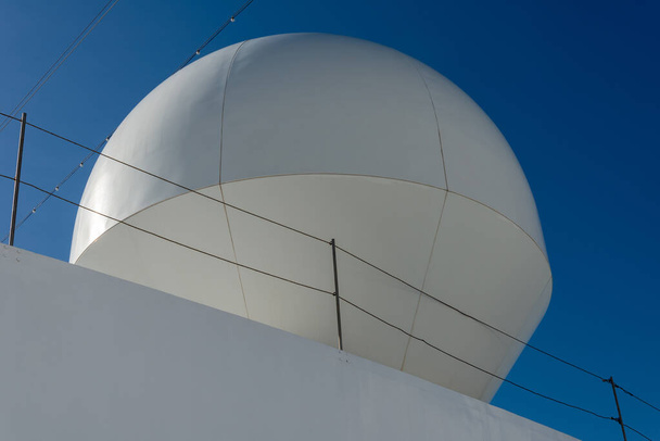 Apparecchiature radar, di sicurezza e di navigazione su navi da passeggeri - Photo, Image