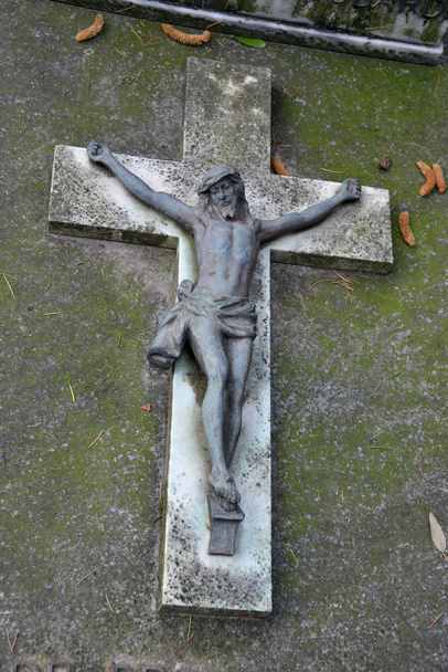 Kruzifix am Grab - Foto, Bild