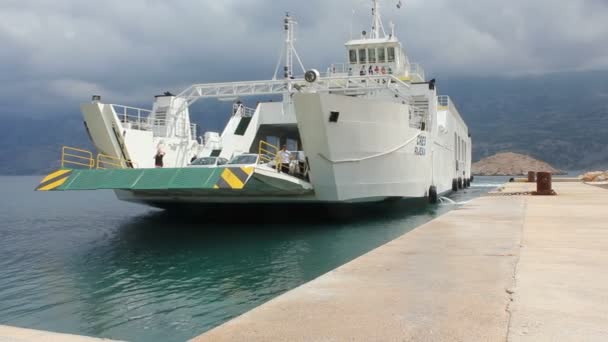 Ferry comes to dock - Footage, Video