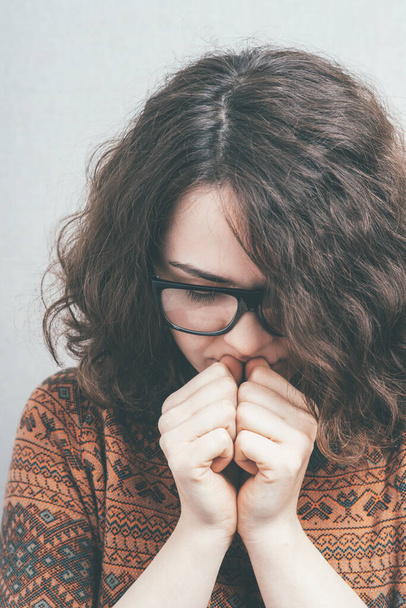 praying girl in glasses - Foto, Imagem