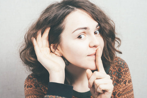 woman showing quiet against studio background  - Foto, Imagen