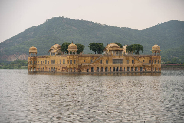 Jal Mahal and Man Sagar Lake in Jaipur, Rajasthan, Ινδία - Φωτογραφία, εικόνα