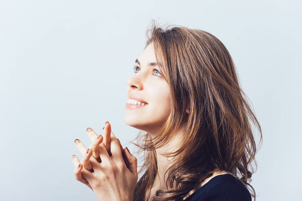 Closeup portrait of a young  woman praying - Fotografie, Obrázek