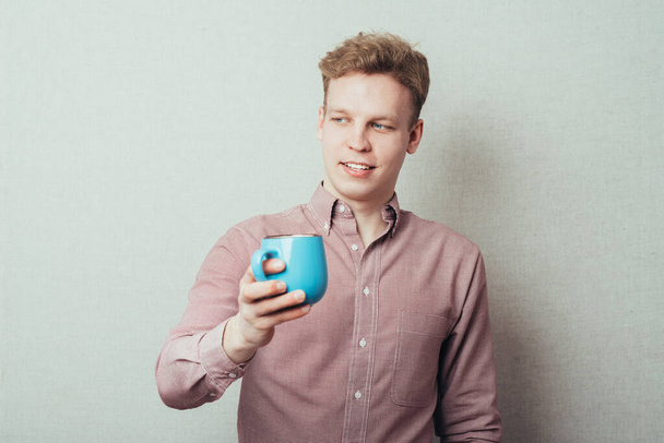 man with a cup - Fotografie, Obrázek