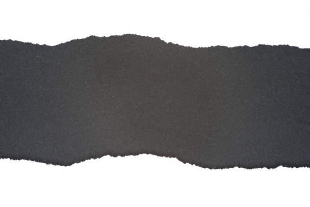 Cadre en papier déchiré blanc avec fond noir
 - Photo, image