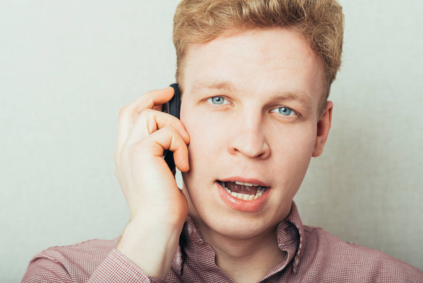 casual young man talking on the phone - 写真・画像